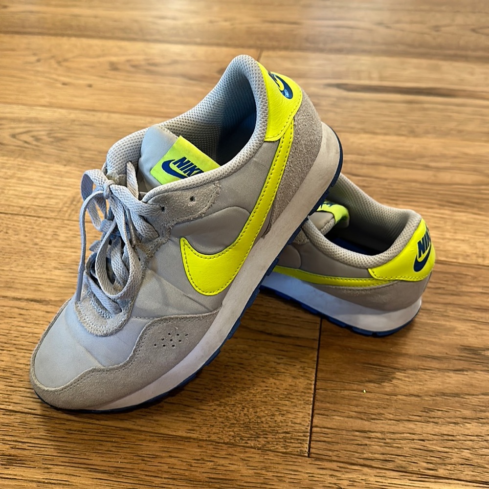 Nike MD Valiant Low - Size 5Y